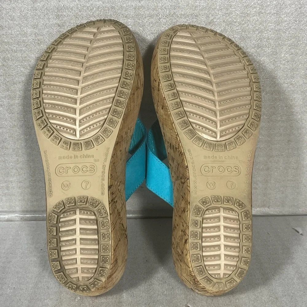 Crocs A-Leigh Turquoise Cork Wedge Thong Sandals Women's Size 7 - Picture 5 of 8